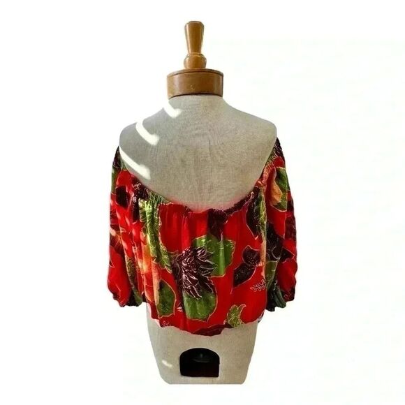 Free People tropically inspired crop. Off the shoulder fully lined. - Picture 6 of 8